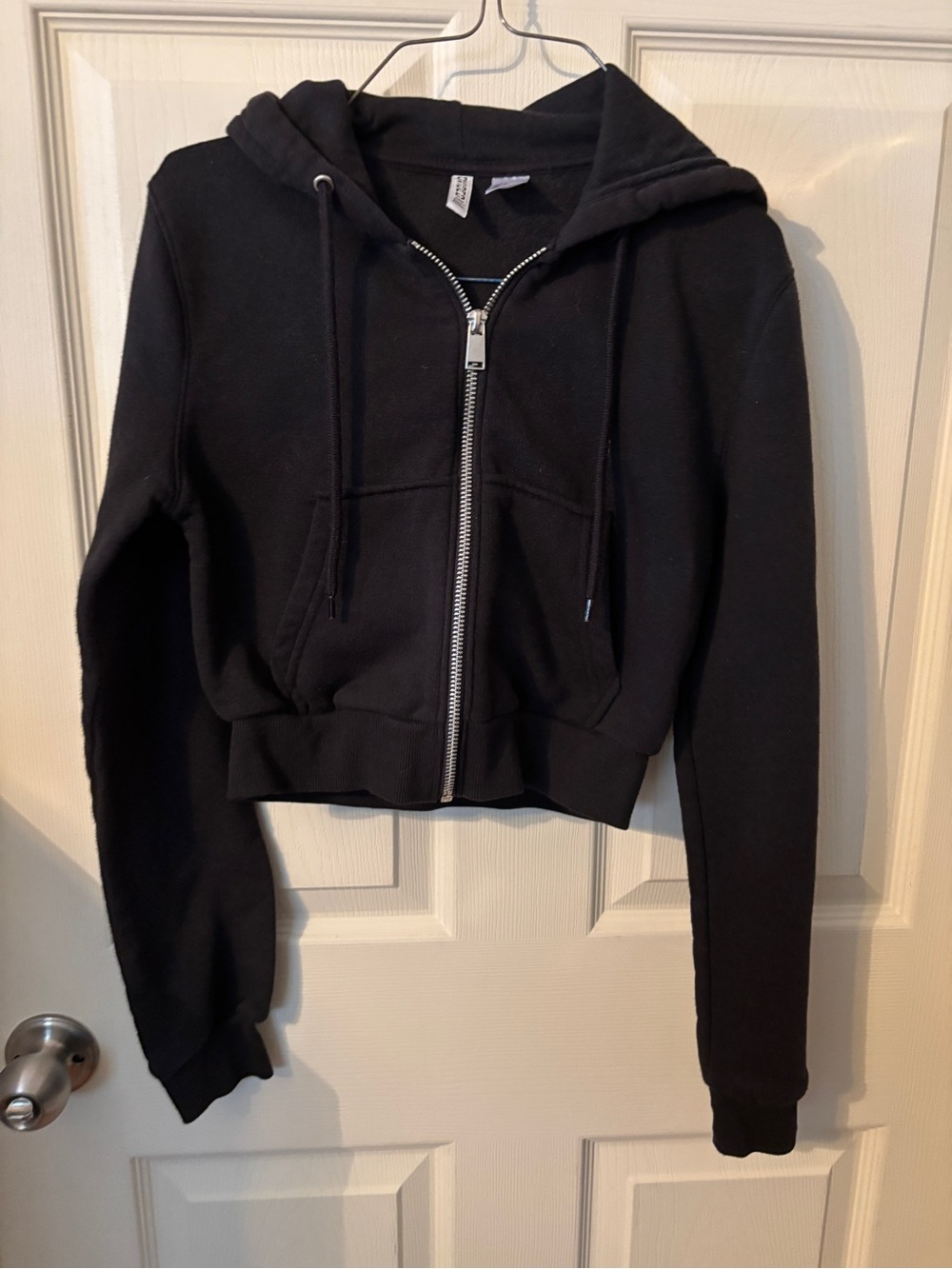 H&M Black Zip-Up Cropped Hoodie